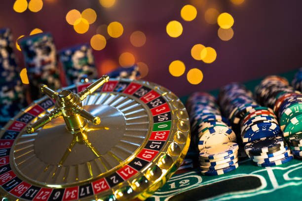 Dealer live casino profesional di meja permainan 12kiageng